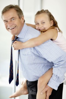Father carrying girl (10-11) on back. Photo : Momentimages