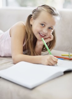 Girl (10-11) doing homework. Photo : Momentimages