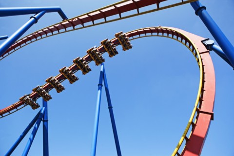 Rollercoaster against blue sky. Photo : fotog