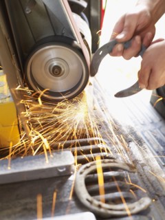 Man making horseshoe. Photo : John Kelly