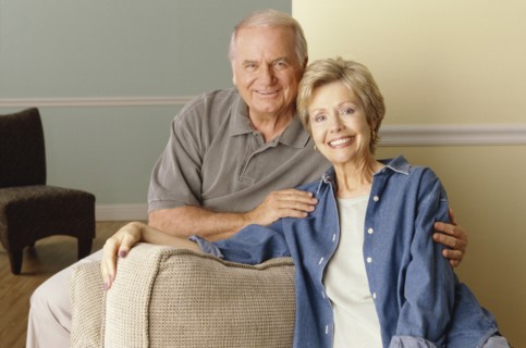 Senior couple relaxing in their home. Photo : Fisher Litwin
