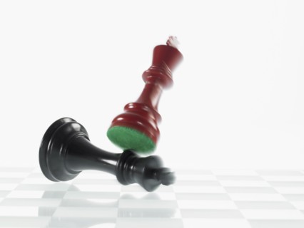 Rival king chess pieces fighting. Photo : David Arky