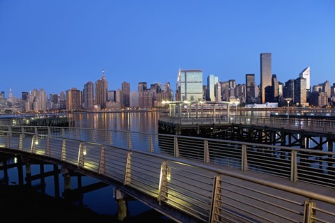 USA, New York State, New York City, Boardwalk in waterfront, Manhattan skyline in background. Photo