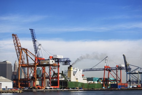 USA, New York City, cargo ship in dock. Photo : fotog