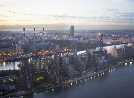 USA, New York, Long Island City, cityscape with power plant. Photo : fotog