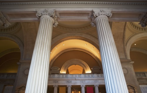 USA, New York City, Metropolitan Museum of Art, low angle view of interior. Photo : fotog