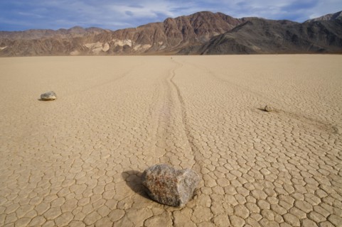 USA, California, Moving rocks in desert . Photo : Gary J Weathers