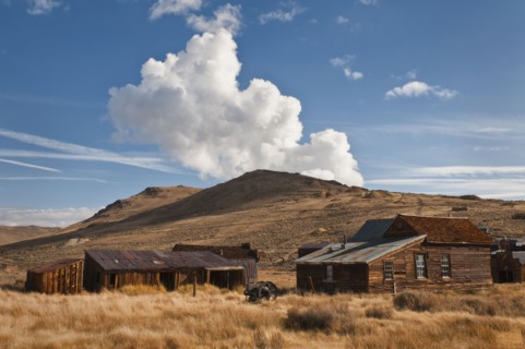 USA, California, Bodie, Old farm on plains. Photo : Gary J Weathers