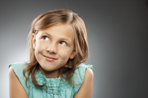 Studio portrait of girl (10-11) smiling. Photo : FBP