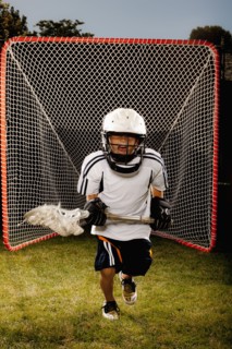 USA, Utah, Provo, Junior (6-7) lacrosse player in goal. Photo : FBP