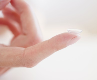 USA, New Jersey, Jersey City, Close-up view of woman hand with contact lens. Photo : Jamie Grill