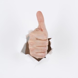 Hand on white background gesturing. Photo : Daniel Grill