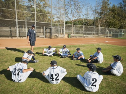 USA, California, Ladera Ranch, Coach training boys (10-11) from little league.