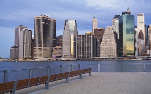USA, New York City, Manhattan skyline at dusk. Photo : fotog