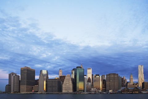 USA, New York City, Manhattan skyline at dusk. Photo : fotog