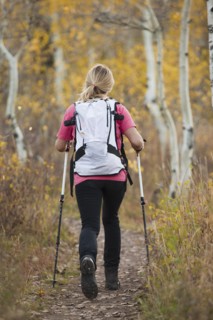 USA, Utah, young woman hiking in forest, rear view. Photo : Mike Kemp