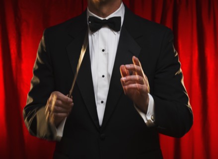 Midsection of orchestra conductor. Photo : Daniel Grill