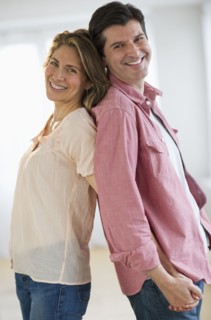 USA, New Jersey, Jersey City, Portrait of couple standing back to back.