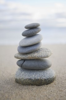 USA, Massachusetts, Beach stones stacked. Photo : Chris Hackett
