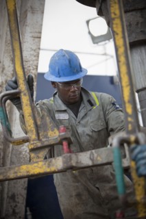 Oil worker drilling for oil on rig. Photo : Dan Bannister