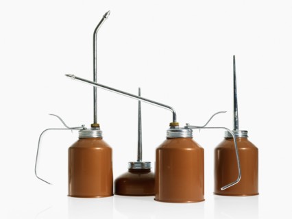 Studio shot of oil cans. Photo : David Arky