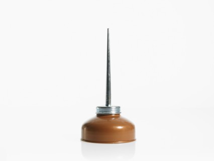 Studio shot of oil can. Photo : David Arky