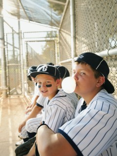 USA, California, Ladera Ranch, boys (10-11)from little league baseball team on dugout.