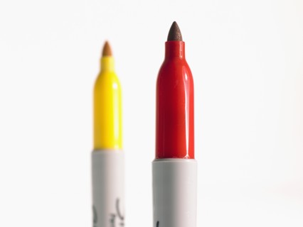 Studio shot red and yellow felt-tip pen. Photo : David Arky