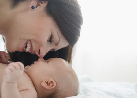 USA, New Jersey, Jersey City, Mother laughing over baby girl (2-5 months). Photo : Jamie Grill