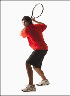 Young man playing tennis. Photo : Mike Kemp