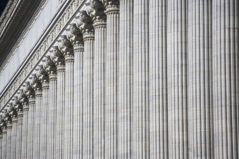USA, New York, Albany, row of columns. Photo : fotog