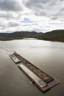 USA, New York, Bear Mountain, aerial view of barge on river. Photo : fotog