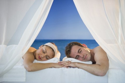 USA, New Jersey, Jersey City, Portrait of young couple lying in spa .