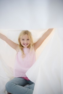 USA, New Jersey, Jersey City, Portrait of enthusiastic young girl (8-9). Photo : Jamie Grill
