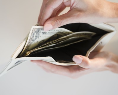 USA, New Jersey, Jersey City, Close-up view of pulling one dollar note from wallet. Photo : Jamie