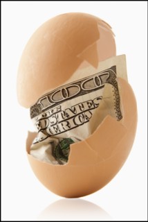 One hundred dollar bill in eggshell. Photo : Mike Kemp