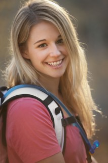 USA, Utah, portrait of young hiking woman. Photo : Mike Kemp