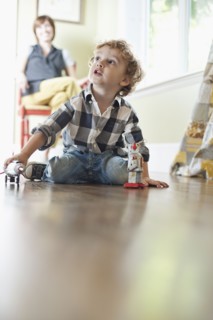 USA, Utah, Boy (2-3) playing on floor. Photo : Tim Pannell