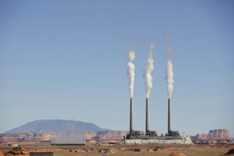 USA, Arizona, Page, Power station in desert near Lake Powell. Photo : FBP