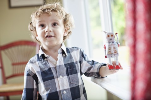 USA, Utah, Boy (2-3) playing. Photo : Tim Pannell