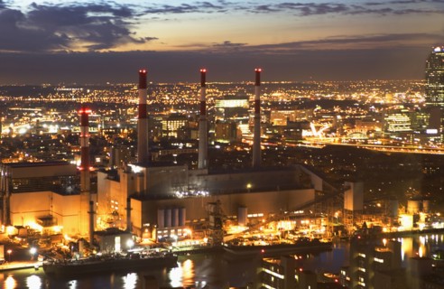USA, New York, Long Island City, cityscape with power plant. Photo : fotog