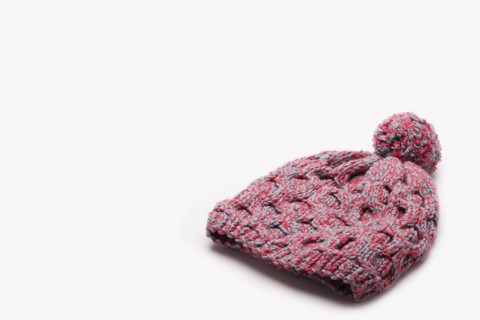 Pink wooly hat. Photo : FBP