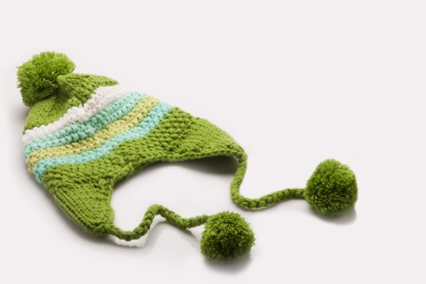 Green and white wooly hat. Photo : FBP