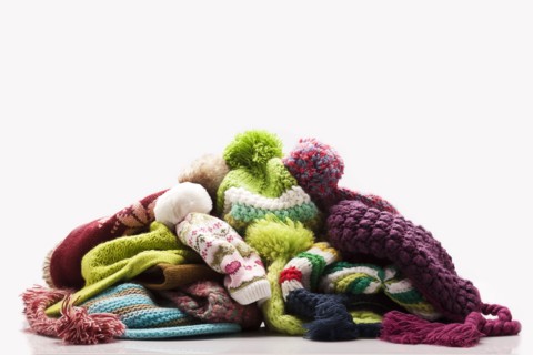 Stack of wooly hats. Photo : FBP