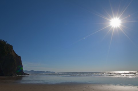 USA, Oregon, Pacific City, sun and beach. Photo : Gary Weathers