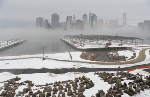 USA, New York State, New York City, Skyline in fog. Photo : fotog