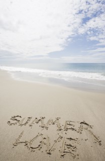 USA, Massachusetts, love sign on sand. Photo : Chris Hackett