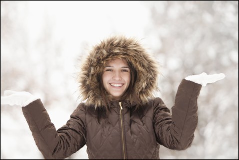 USA, Utah, Lehi, Portrait of young woman wearing winter coat outdoors. Photo : Mike Kemp