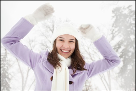 USA, Utah, Lehi, Portrait of young woman wearing winter coat outdoors. Photo : Mike Kemp