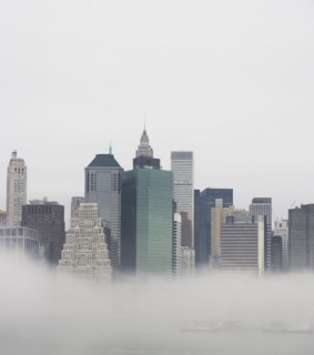 USA, New York State, New York City, Skyline in fog. Photo : fotog
